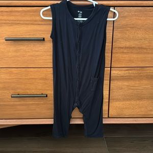 Kyte baby 18-24 month black snap romper bamboo